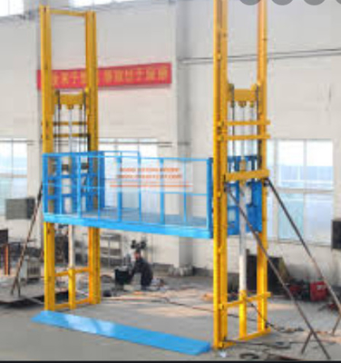 0.5m / s 2000KG Outdoor Cargo Elevator ลิฟท์สเปรย์แผ่นเหล็ก