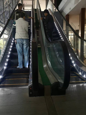 9000 คน / ชั่วโมง บันไดเลื่อนแนวนอนเคลื่อนที่สำหรับบ้าน 0.8m Step