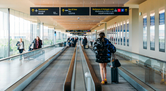 ทางเท้าสำหรับเคลื่อนย้ายสนามบิน 11 องศา VVVF ควบคุมทางเท้าอลูมิเนียมอัลลอยด์