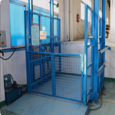 0.5m / s 2000KG Outdoor Cargo Elevator ลิฟท์สเปรย์แผ่นเหล็ก