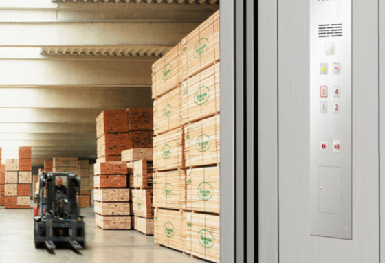 4KW 0.4m / s ลิฟต์บรรทุกสินค้าไฮดรอลิกลิฟต์ ICP ห้องเครื่อง Less